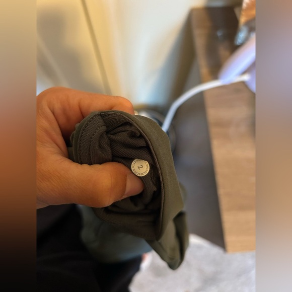 Lululemon Olive Green high waisted crop Leggings - Picture 4 of 5